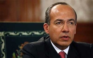 Autoridades deben meter a la cárcel a periodista que robó jersey y poner el ejemplo: Felipe Calderón