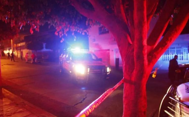 Grupo armado mata a mujer policía afuera de una tienda en Guanajuato