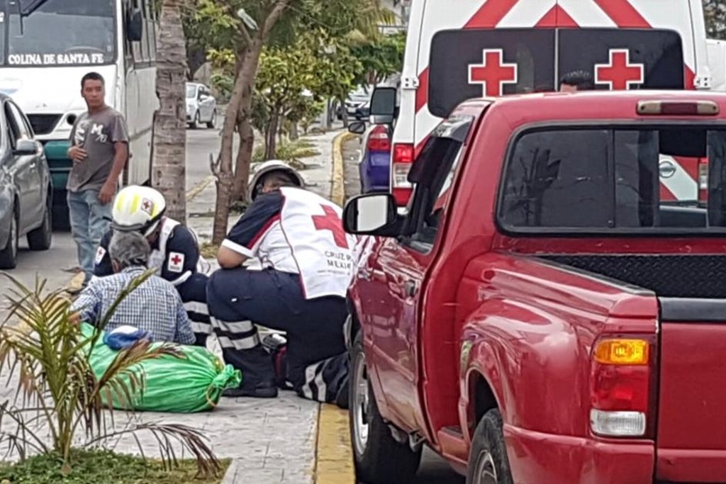 Conductor de camioneta atropella a adulto mayor en Veracruz