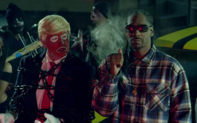Snoop Dogg simula disparo a Donald Trump en nuevo video