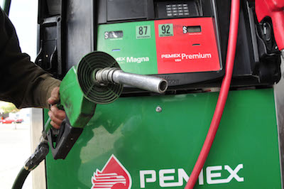 Gasolineros se comprometen a garantizar litros de a litro