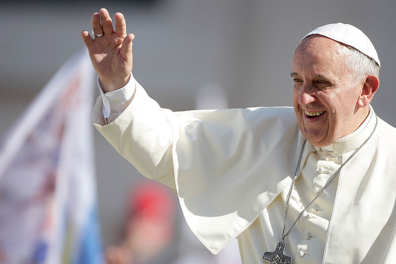 Abre Papa posibilidad para que hombres casados asuman tareas sacerdotales