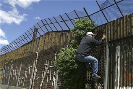 Trump solicita más de tres mil mdd para iniciar la construcción del muro