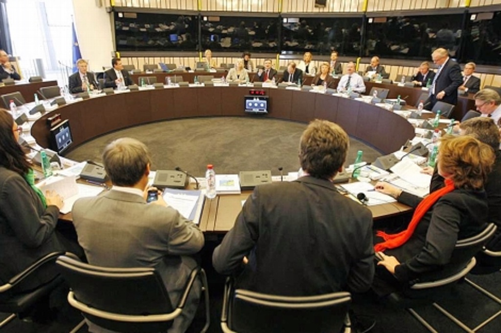 Saca la Unión Europea a Uruguay, Panamá y Perú de lista de paraísos fiscales