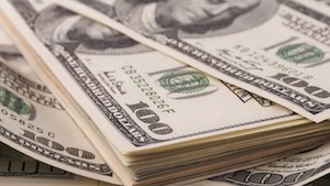 Venden dólar en 17.35 pesos en el aeropuerto capitalino