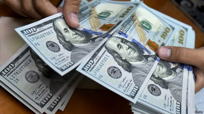 Dólar se vende en 18.36 pesos en bancos