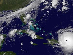 ‘Irma’ lleva destrucción al Caribe; suman 10 muertos