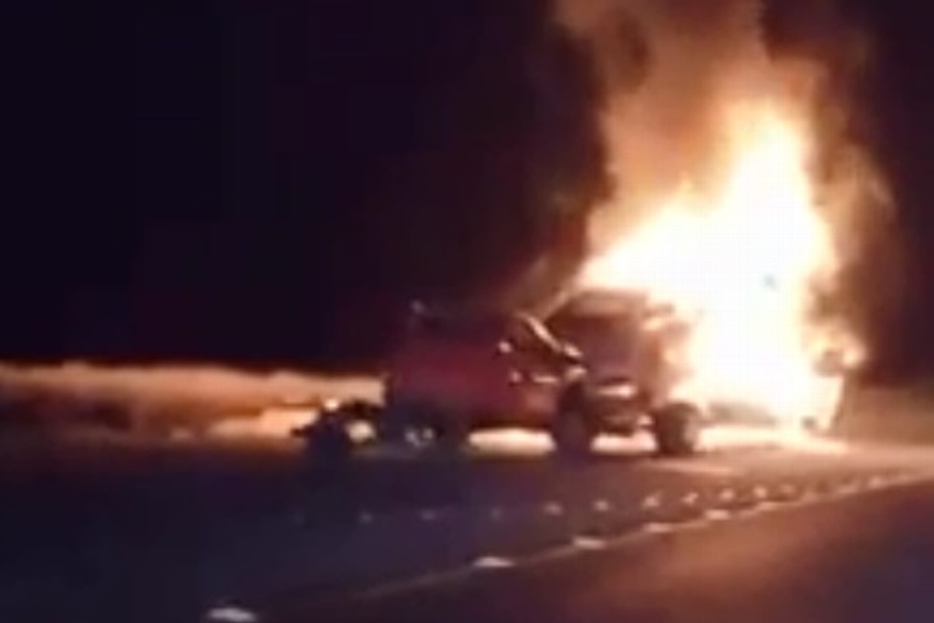 Se incendia 'madrina' con autos en autopista Veracruz-Xalapa