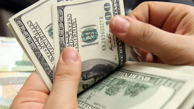 Dólar se vende hasta en 17.90 pesos en aeropuerto capitalino