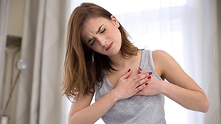 Mujeres menopaúsicas tienen menor riesgo cardiovascular que los hombres