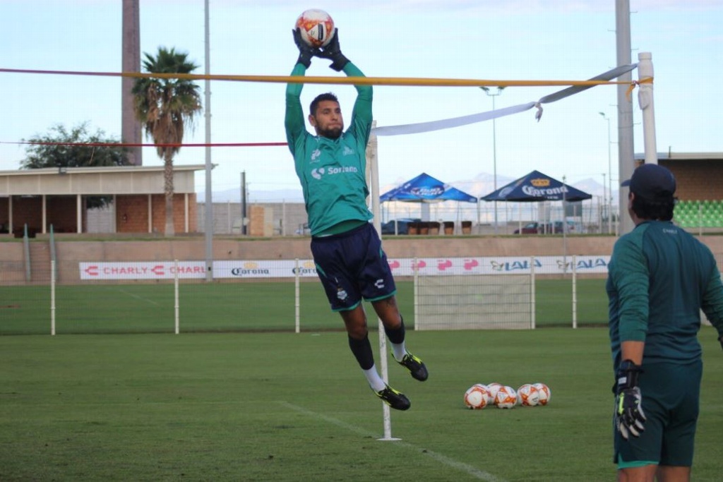 Jonathan Orozco causa baja en la convocatoria de Tri