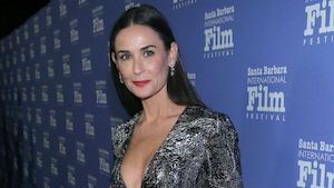 A sus 54 años, Demi Moore luce cuerpazo en sexy lencería