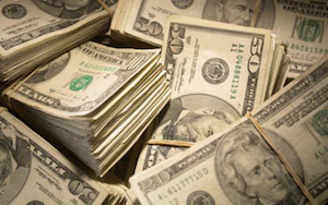 Dólar cotiza en $18.25; la Bolsa gana 0.25%