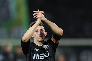 Héctor Herrera es baja con el Porto