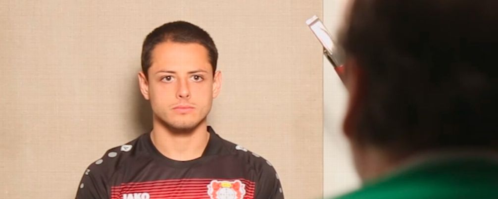 Vuelven a Chicharito una 'obra de arte' en Alemania