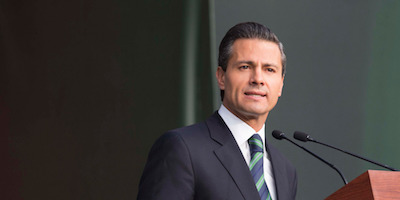 Destaca el Presidente labor de los maestros en su día