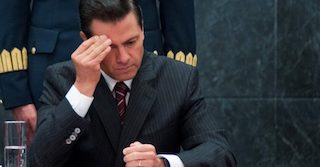Gasolinazo sume al gobierno de Peña en su nivel más bajo de aprobación; Morena gana puntos