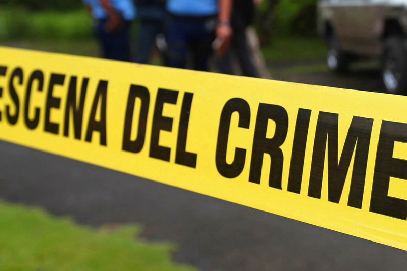 Muere niña aplastada por portería en Durango