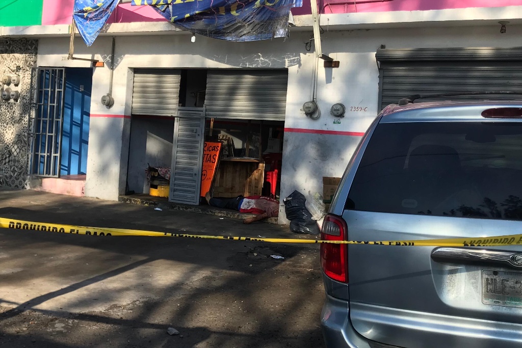 Muere hombre al interior de negocio en Veracruz