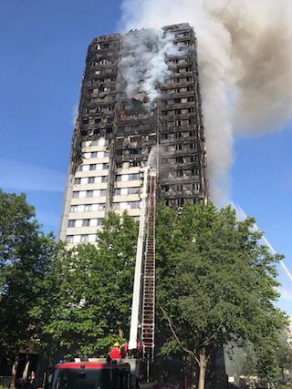 Incendio deja al menos seis muertos en edificio de Londres