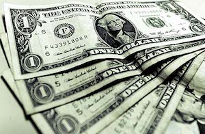 Venden dólar en 17.56 pesos en terminal aérea capitalina
