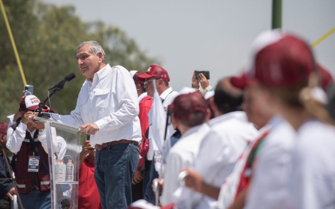 Al grito de “¡presidente, presidente!”,  así recibieron en Tecamachalco Puebla a, Adán Augusto López