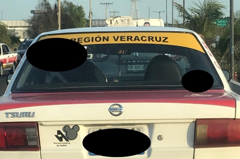 Asaltan y encajuelan a taxista en Veracruz y aprovechan para asaltar una farmacia