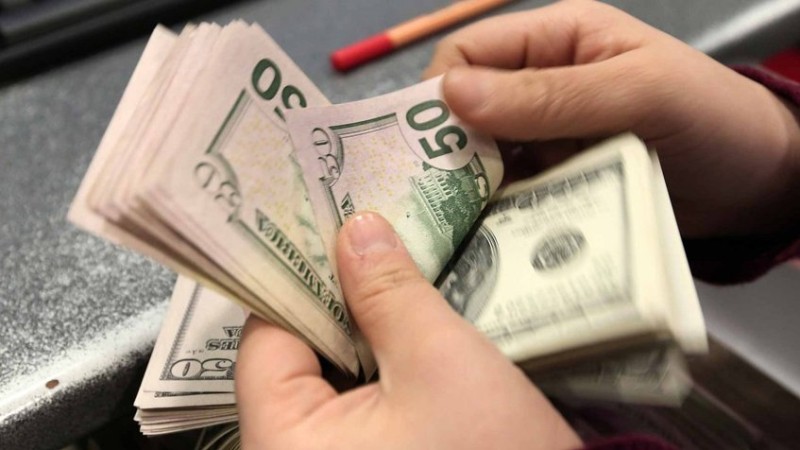 Dólar se vende en 18.77 pesos en promedio en terminal aérea capitalina