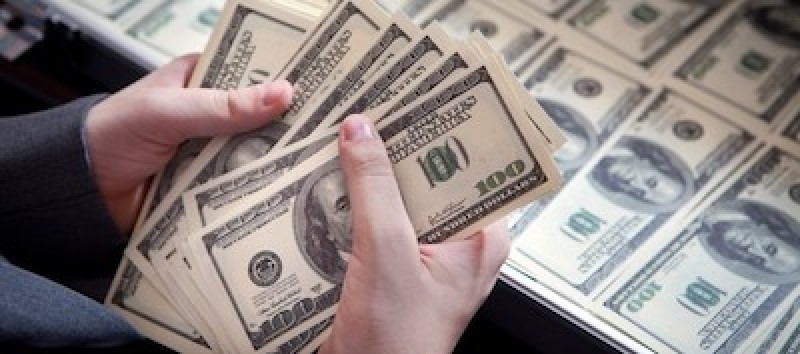 Dólar sube y se vende en 19.53 pesos en bancos