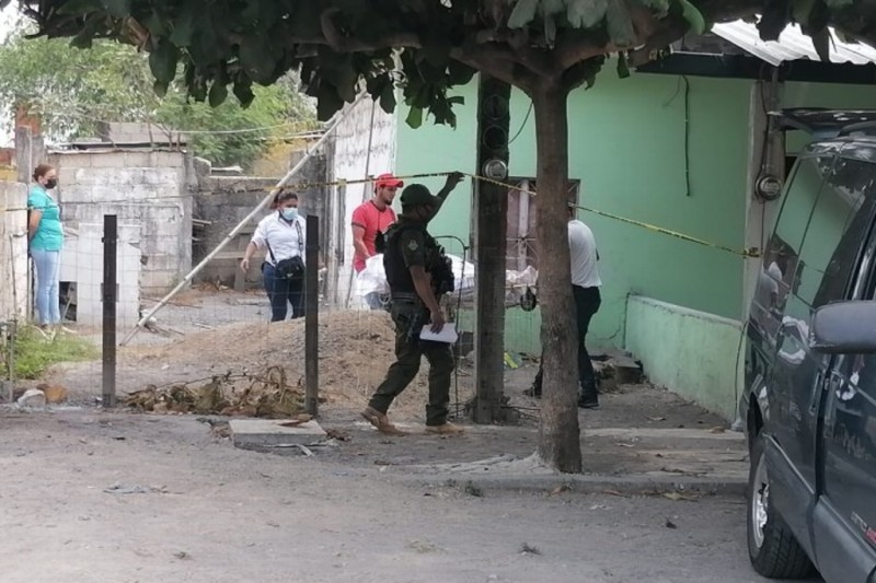 Mientras se bañaba desnudo en el río Mezcalapa, el hombre fue captado y enfrentado por testigos del hecho