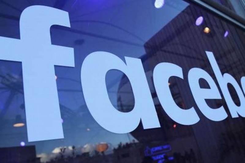 Facebook podría reembolsar a anunciantes tras caída mundial