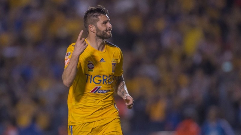 Tigres goleó a Chivas en el Universitario