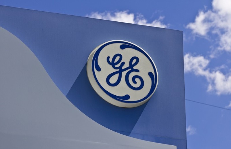 General Electric reduce 50% su dividendo