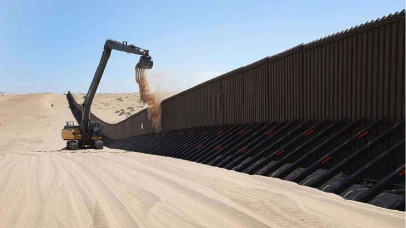 Trump pide considerar muro en reforma migratoria