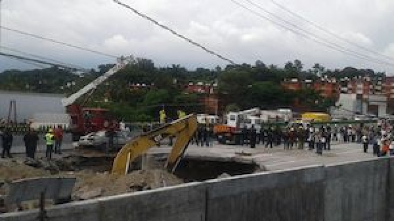 SCT niega nueva afectación en muro del Paso Exprés