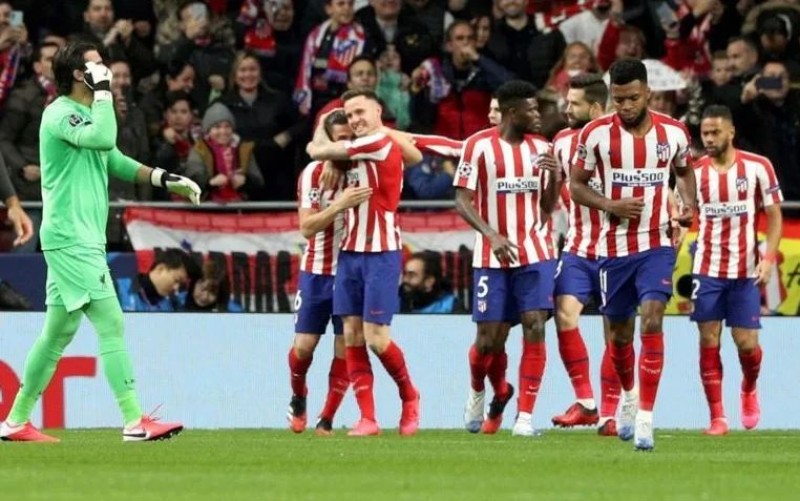 Atlético de Madrid aguanta ataques y se impone a Liverpool