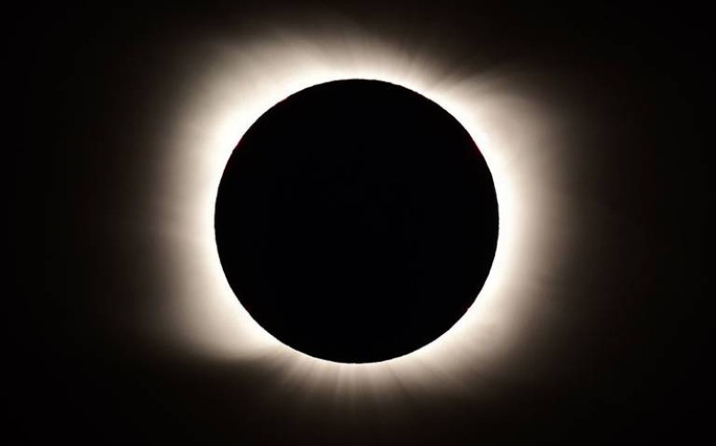 Eclipse total de sol despide al caótico 2020