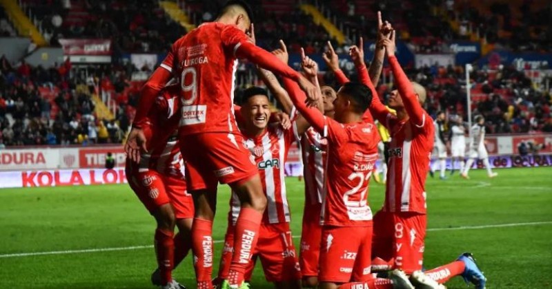 Necaxa rescata empate ante Rayados en el último minuto