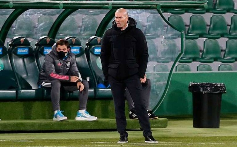 Zidane está en aislamiento por contacto con positivo de Covid-19