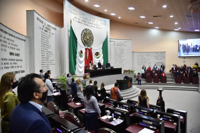 Prorroga Congreso otorgamiento de medallas y premios