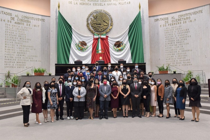 Sesionan integrantes del Parlamento de la Juventud Veracruzana